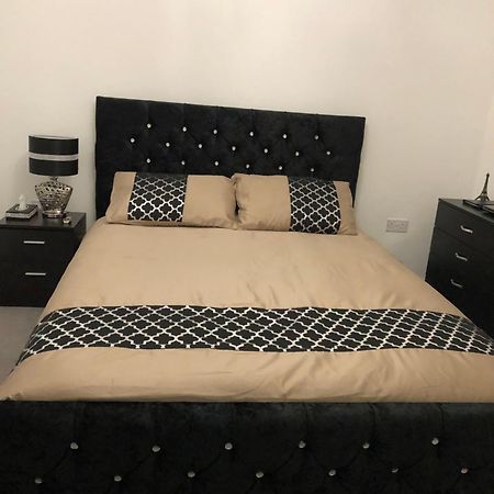 Luxury Kingsize Bedroom With Private Bathroom Northolt  Exteriör bild
